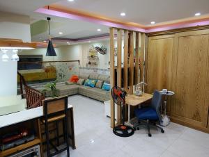 Kuchyň nebo kuchyňský kout v ubytování NHÀ NGUYÊN CĂN DŨNG VINH HOMESTAY VŨNG TÀU