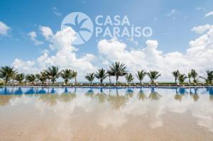 een blik op het zwembad van Casa Paraiso Resort bij BLUE DREAM Beachfront 2 BDR by Casa Paraiso in Cancun