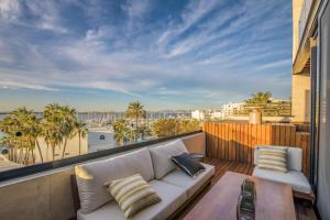 a couch on a balcony with a view of the city at Penthouse Vista al Mar, Gimnasio, Terraza, Alberca in La Paz