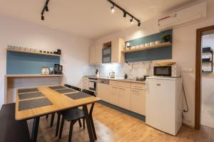 Kuchyň nebo kuchyňský kout v ubytování Apartmán Pod Kopečkem