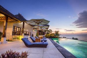 Bazén v ubytování The Point Resort Lembongan nebo v jeho okolí