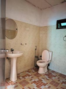 a bathroom with a toilet and a sink at Sinharaja Retreat Hotel in Deniyaya +38 photos