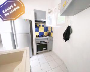 Cucina o angolo cottura di F3 Famille ou Amis - Piscine, Vue Mer et Calme - Anse à l'Âne, 3-Îlets