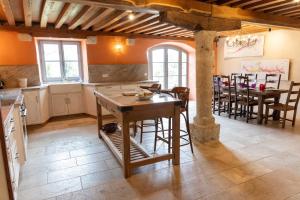 a kitchen and dining room with a table and chairs at Armance in Mont-Saint-Jean