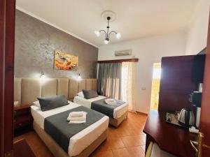 Postel nebo postele na pokoji v ubytování Oskar Hotel