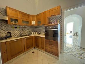 Köök või kööginurk majutusasutuses Private Villa Sea VIEW CON TERRAZZA E GIARDINO