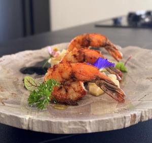 Makanan di atau berdekatan resort