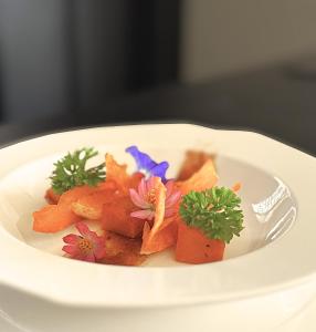 Makanan di atau berdekatan resort