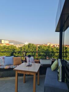 Un balcón o terraza en The Rooftop Hostel