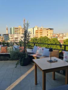 Un balcón o terraza en The Rooftop Hostel