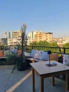 Un balcón o terraza en The Rooftop Hostel
