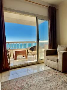 Χώρος καθιστικού στο ALEX HOMES - City Square Cozy Apartment with Direct Sea View - Families Only