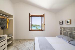 Ένα ή περισσότερα κρεβάτια σε δωμάτιο στο Alisei Villa vista mare
