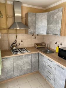 Nhà bếp/bếp nhỏ tại 1 комнатная квартира +11 ảnh