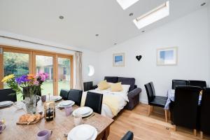 Χώρος καθιστικού στο Harbourways, Coastal Retreat for Contractors & Leisure, Pet Friendly, Free Parking & Walk to Pubs