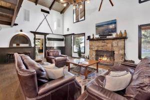 A television and/or entertainment centre at SHAY MEADOWS RANCH & RESORT #2500