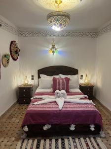 Katil atau katil-katil dalam bilik di Riad Dalla Fes +6 gambar