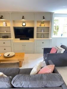 Televisyen dan/atau pusat hiburan di Beautiful flat in Harrogate, 2 kingsize beds