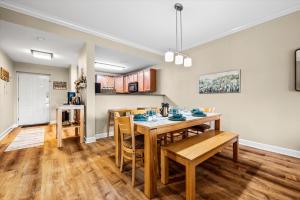 Kuchyň nebo kuchyňský kout v ubytování Smoky View Haven- Indoor Pool, Playground, Walking Trail, Hot Tub + 42 fotografií