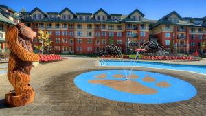 Bazén v ubytování Marriott Timber Lodge Studio Apartment with Resort Access nebo v jeho okolí