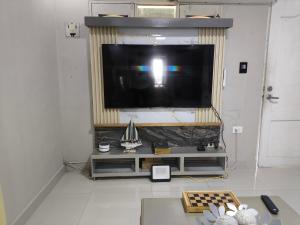 a living room with a flat screen tv on a wall at Hotel Meraki in Gaira