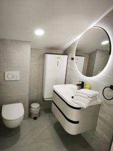 Et badeværelse på Top Apartments & Studios Marina View + 29 billeder