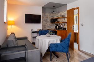 A seating area at Polonia