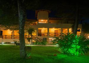 a building at night with its lights on at Pousada Bella Vista in Serra do Cipo