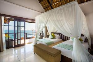 Postel nebo postele na pokoji v ubytování The Point Resort Lembongan