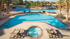 an overhead view of a swimming pool at a resort at Marriott's Shadow Ridge II The Enclaves Studio Apartment with Resort Access in Palm Desert