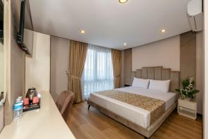 Postel nebo postele na pokoji v ubytování Hilltown Airport Hotel + 57 fotografií
