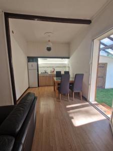 a living room with a table and chairs and a kitchen at Spa et lit baldaquin in Saint-Pargoire