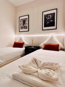 Ένα ή περισσότερα κρεβάτια σε δωμάτιο στο Luxury Suite - Intimate Garden, BBQ & Private Parking