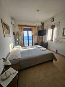 A bed or beds in a room at VILLA PETRINO