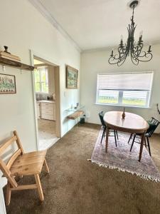 Photo de la galerie de l'établissement 1901 Spacious 2 Bedroom Bungalow, à Everett