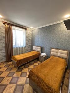 Tatev Inn Shinuhayr客房内的一张或多张床位