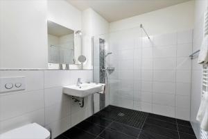 Ένα μπάνιο στο Lenia 1 +12 φωτογραφίες