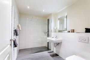 Ένα μπάνιο στο Lenia 2 +15 φωτογραφίες