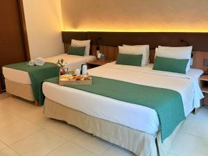 Cama ou camas em um quarto em Athos Bulcão Hplus Executive