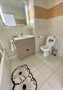a bathroom with a white toilet and a sink at SAINT FLORENT studio terrasse 2 à 3 personnes calme avec piscine au sel in Saint-Florent