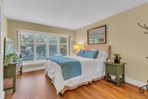 a bedroom with a bed and two night stands at 26 Muirfield Road at The Sea Pines Resort in Hilton Head Island +27 photos
