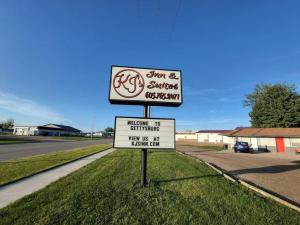 Et logo, certifikat, skilt eller en pris der bliver vist frem på KJ's Inn and Suites By OYO Gettysburg US Hwy 212