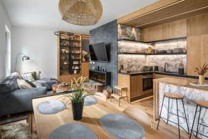 Kuchyňa alebo kuchynka v ubytovaní Luxury 2 Bedroom Mountain Escape