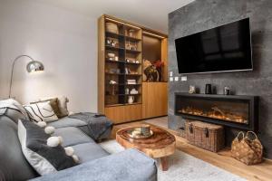 Televízia a/alebo spoločenská miestnosť v ubytovaní Luxury 2 Bedroom Mountain Escape