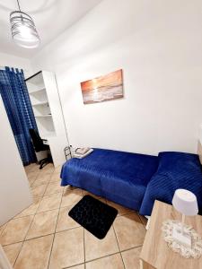 a living room with a blue couch and a table at La Casetta sul Mare in San Lucido