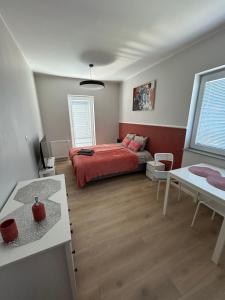 Łóżko lub łóżka w pokoju w obiekcie Chcę tu zostać Apartamenty Gdynia