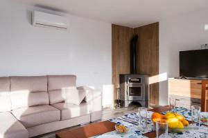 TV a/nebo společenská místnost v ubytování Casa rural La Canal