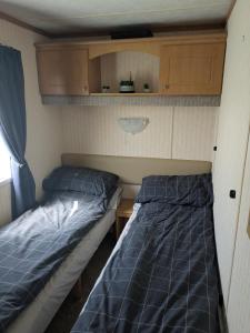 Voodi või voodid majutusasutuse 48-3 Coral beach 8 berth 3 bedrooms lead person must be over 30 toas