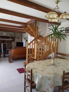 Poullan-sur-MerにあるCharmante maison entre Terre et mer - 5 personnesのギャラリーの写真