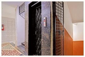 Bilik mandi di Hotel Premium New Madhvik Palace Near Shri Mahakaleshwar Jyotirlinga Temple
